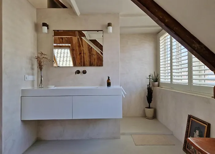 Loft With Parkside View *