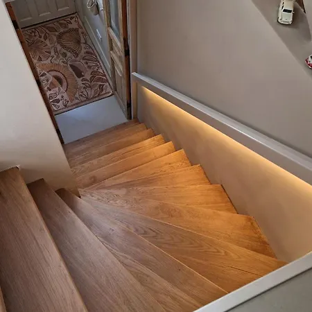 Loft With Parkside View 아파트 암스테르담