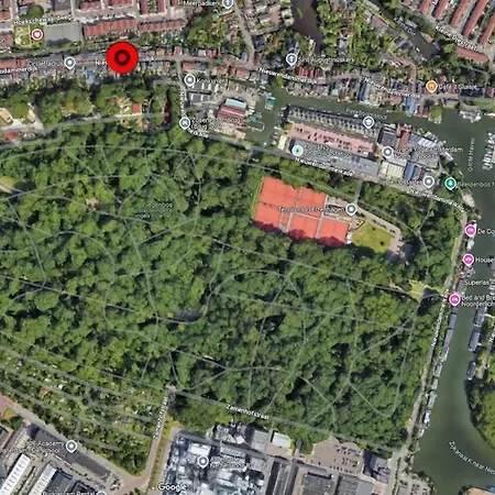 Loft With Parkside View 아파트 암스테르담