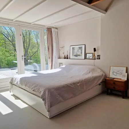 Loft With Parkside View Lägenhet